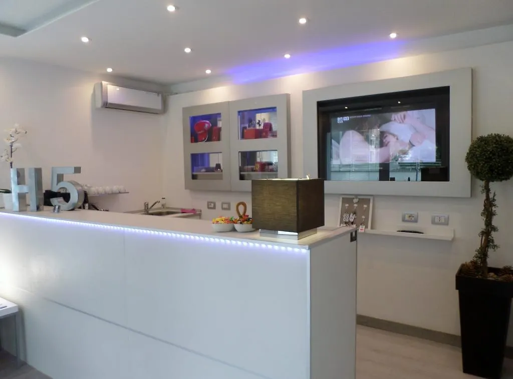 H5-5H Luxury Room Μαρανέλλο Bed and Breakfast