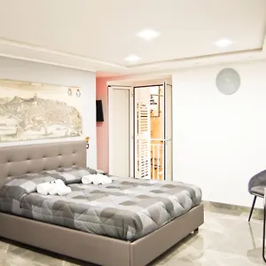 suite-napoli-sotterranea-con-jacuzzi.hotels-amalfi.com/